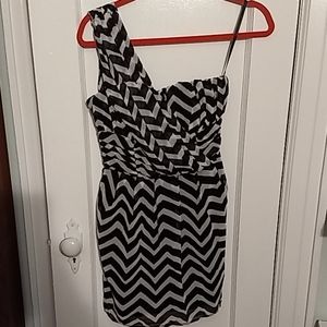 H&M one shoulder chevron dress. NWT. Size 4